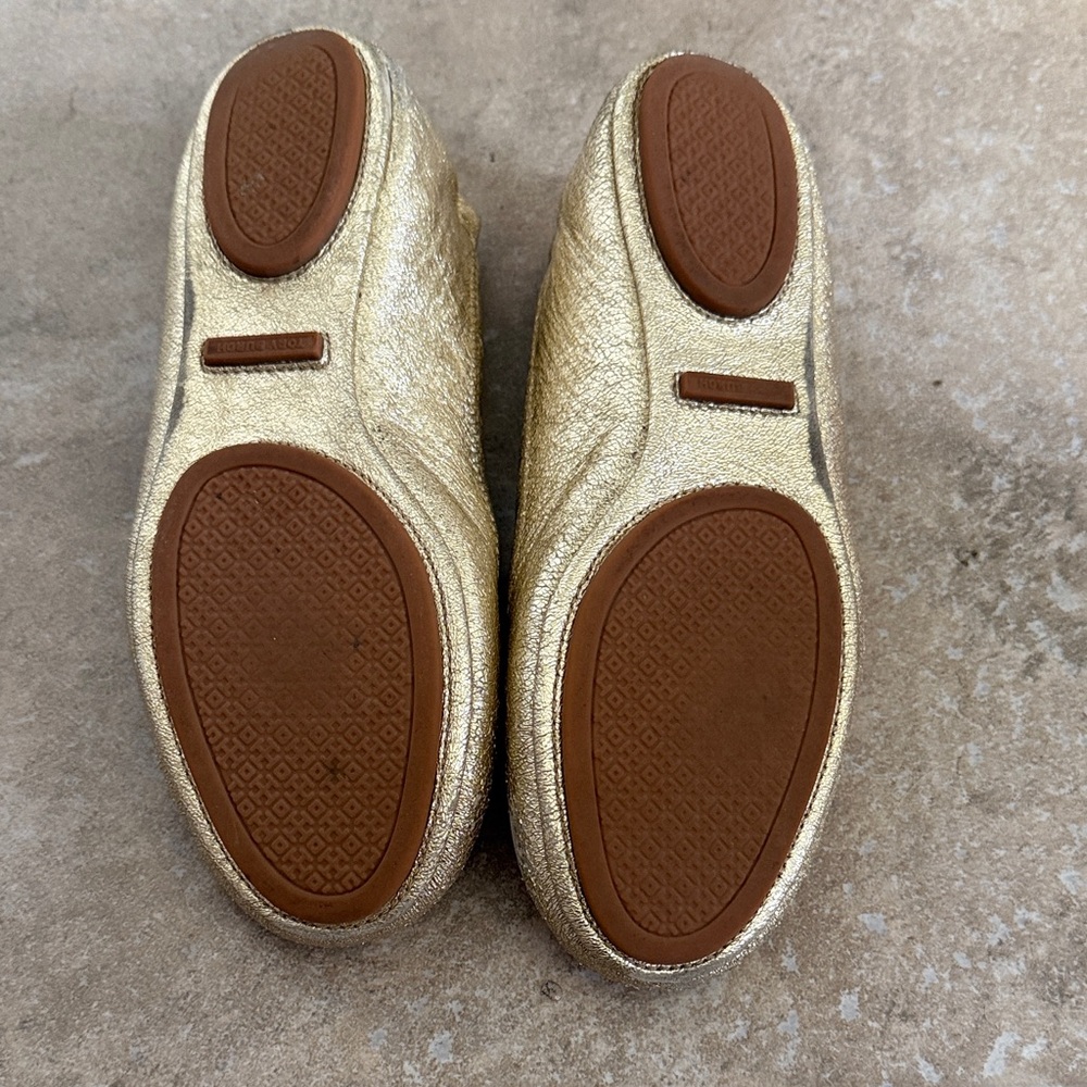 Tory Burch Gold Logo Scalloped Ballet Flats - Picture 3 of 4